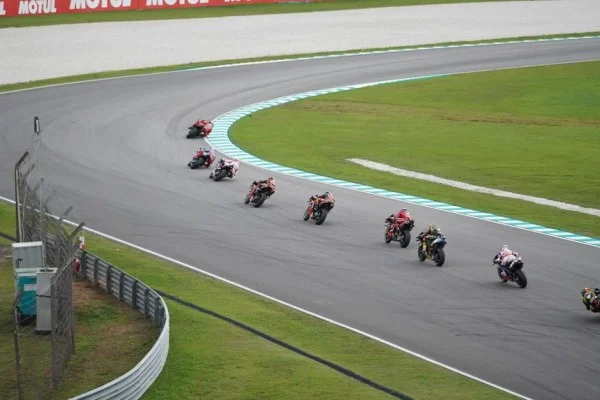 阿科斯塔MotoGP首胜 KTM新星向巴尼亚亚统治发起强力挑战