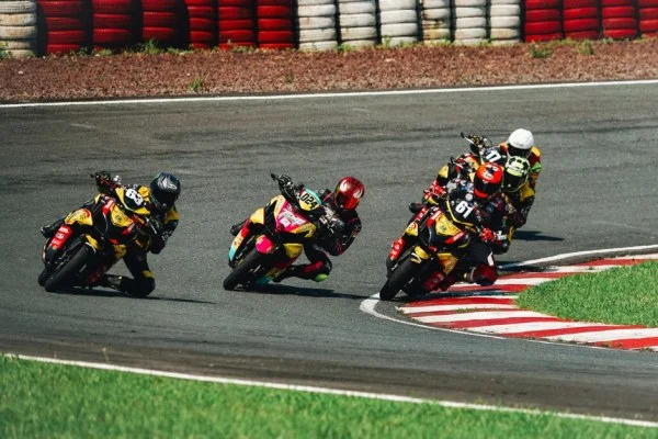 motorcycle racing corner